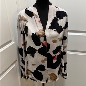 NIC+ZOE Painted Brushstroke V-Neck Blouse in Ivory, Black, Tan & Red